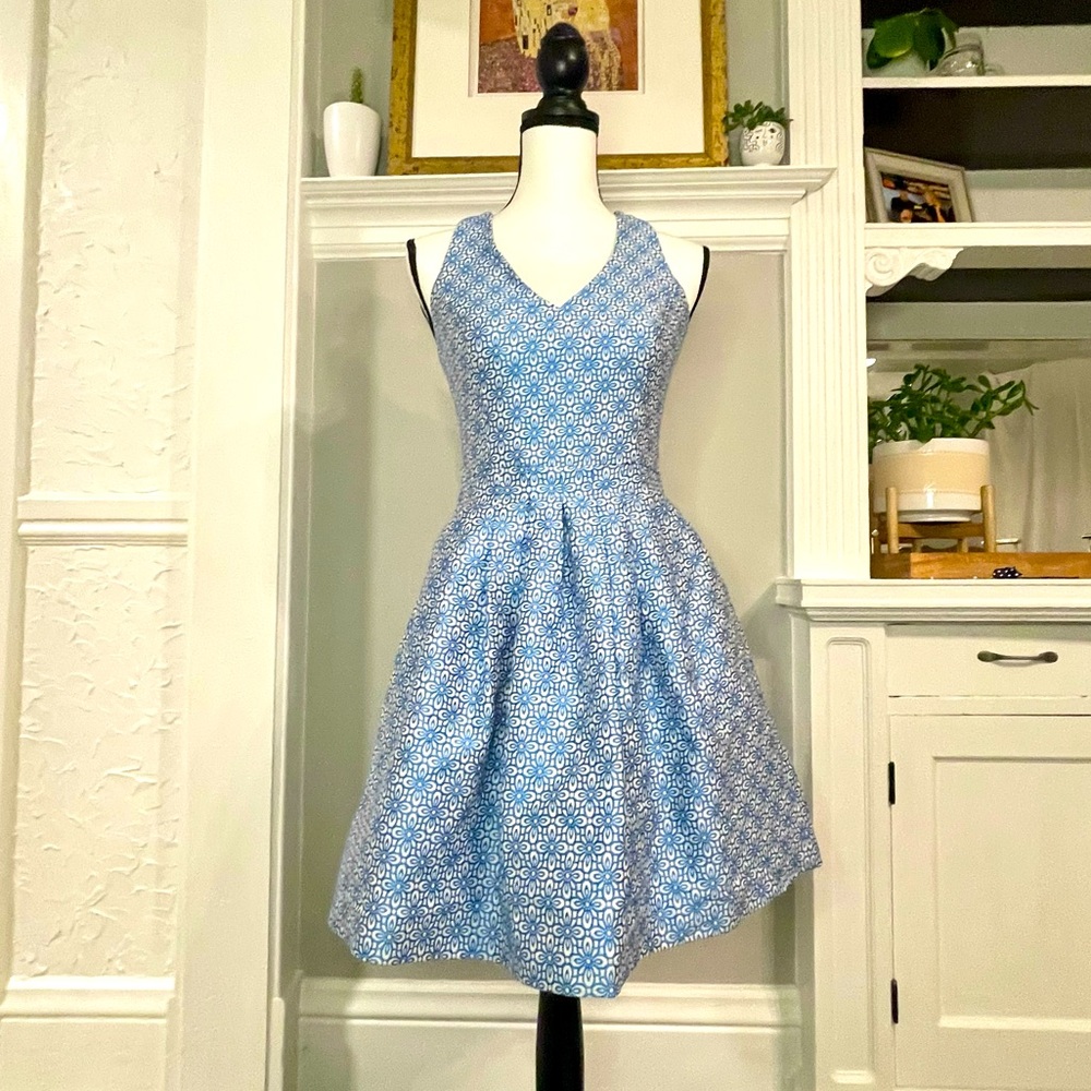 blue/white banana republic dress! 🦋